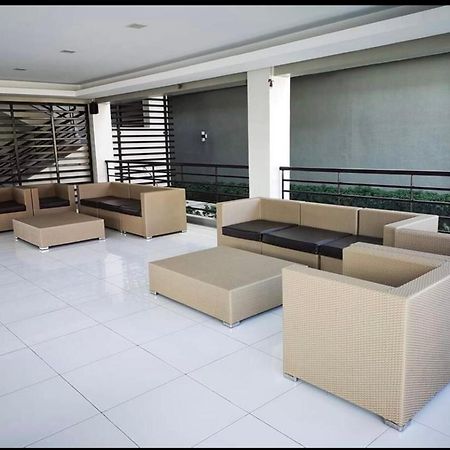 One Spatial Two Bedroom Condominium Unit With Pool And Gym Free Netflix And Wifi อีโลอีโลซิตี้ ภายนอก รูปภาพ