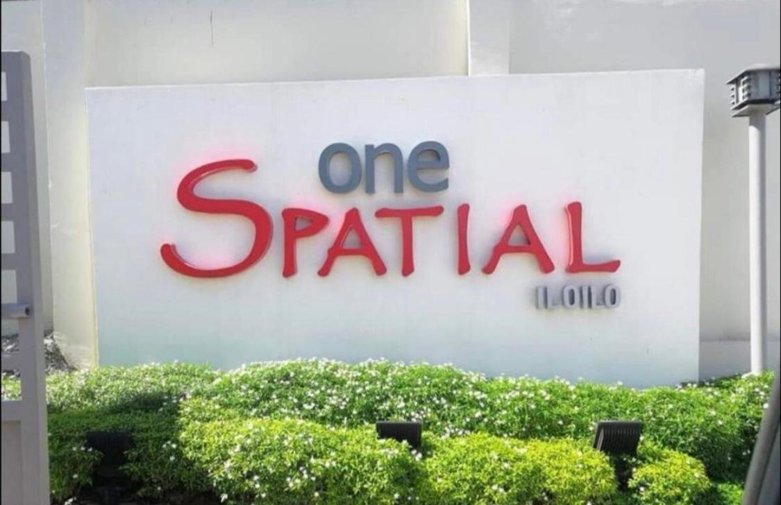 One Spatial Two Bedroom Condominium Unit With Pool And Gym Free Netflix And Wifi อีโลอีโลซิตี้ ภายนอก รูปภาพ