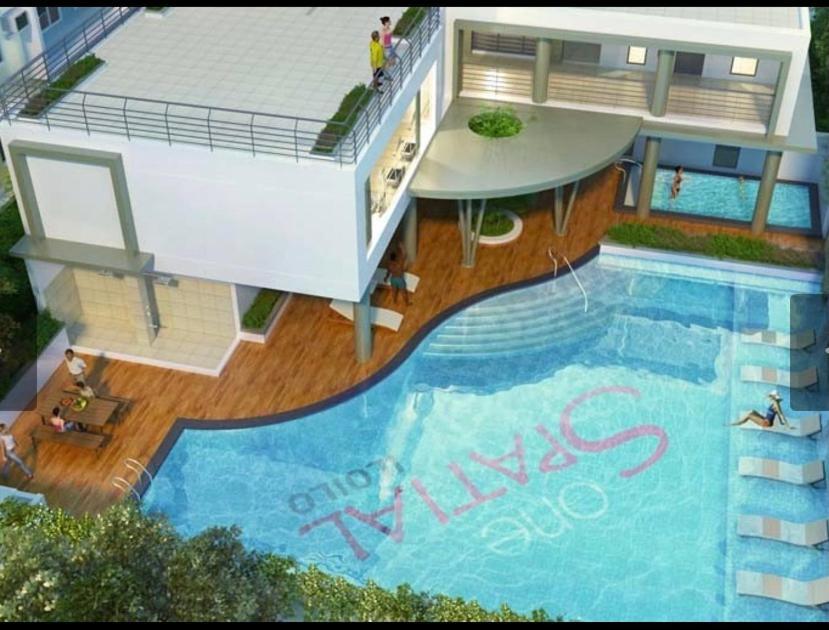 One Spatial Two Bedroom Condominium Unit With Pool And Gym Free Netflix And Wifi อีโลอีโลซิตี้ ภายนอก รูปภาพ