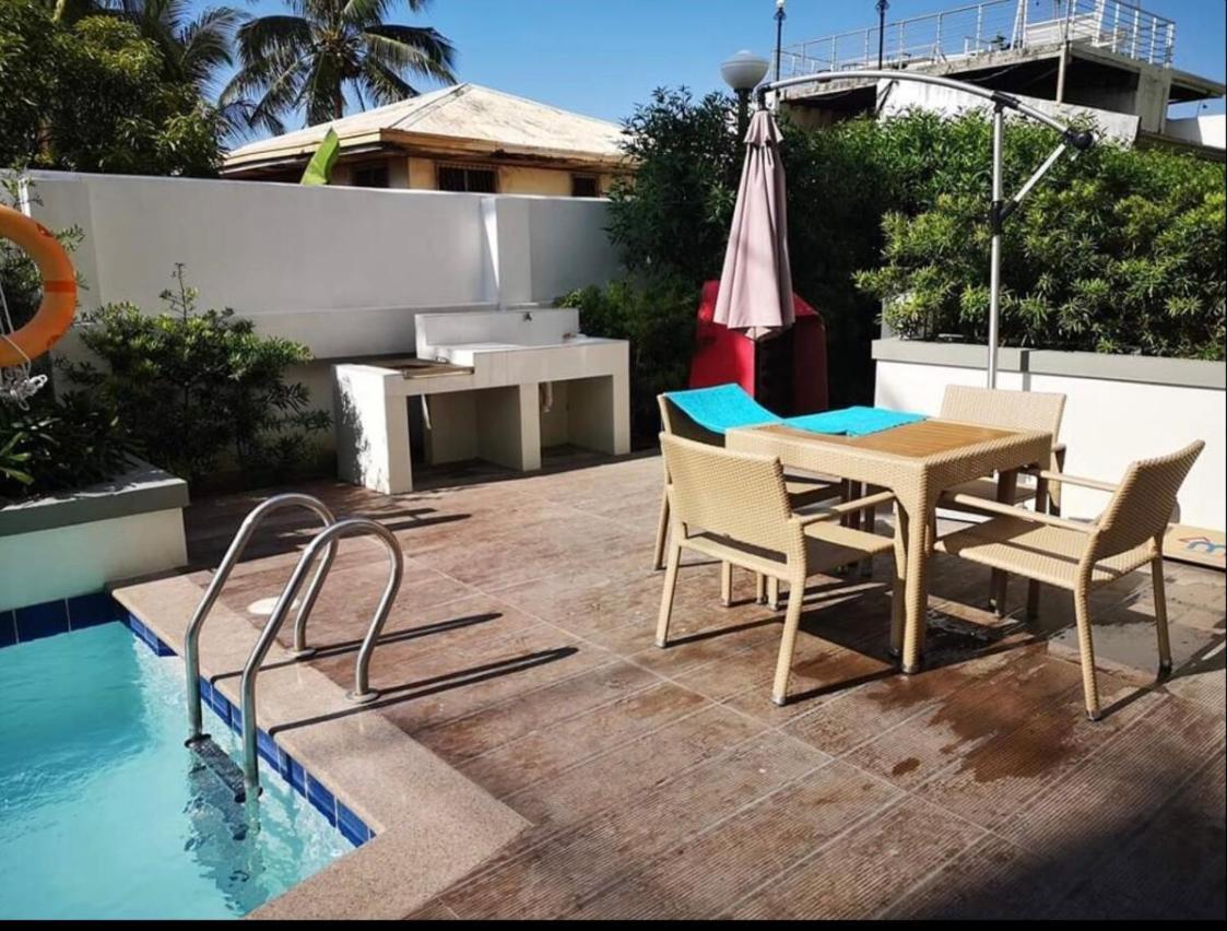 One Spatial Two Bedroom Condominium Unit With Pool And Gym Free Netflix And Wifi อีโลอีโลซิตี้ ภายนอก รูปภาพ