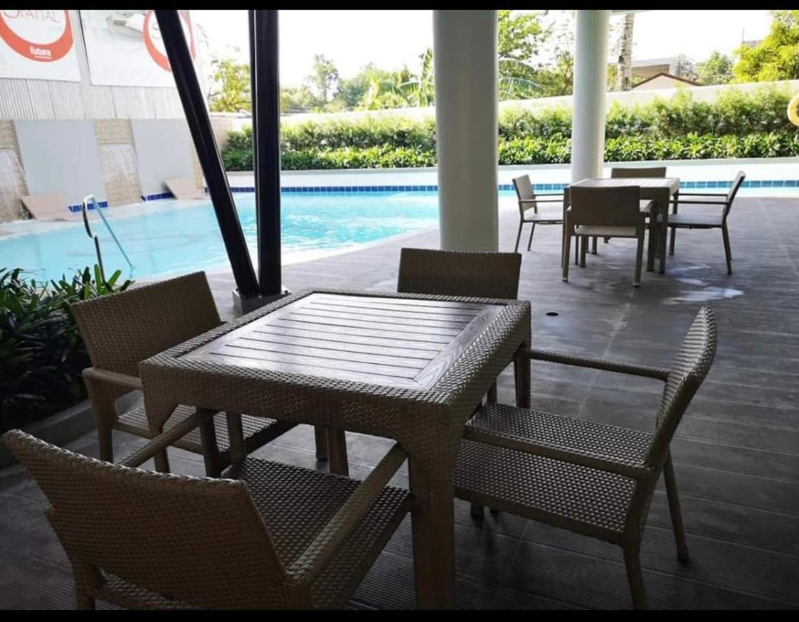 One Spatial Two Bedroom Condominium Unit With Pool And Gym Free Netflix And Wifi อีโลอีโลซิตี้ ภายนอก รูปภาพ
