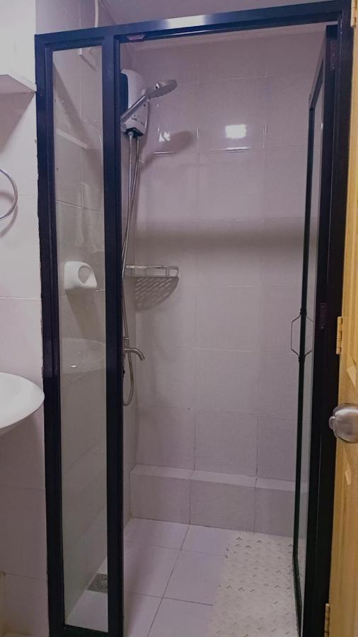 One Spatial Two Bedroom Condominium Unit With Pool And Gym Free Netflix And Wifi อีโลอีโลซิตี้ ภายนอก รูปภาพ