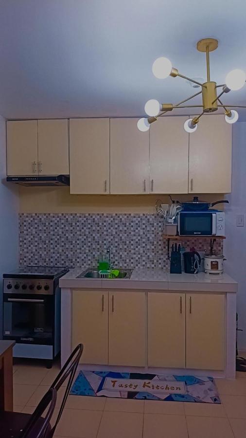 One Spatial Two Bedroom Condominium Unit With Pool And Gym Free Netflix And Wifi อีโลอีโลซิตี้ ภายนอก รูปภาพ