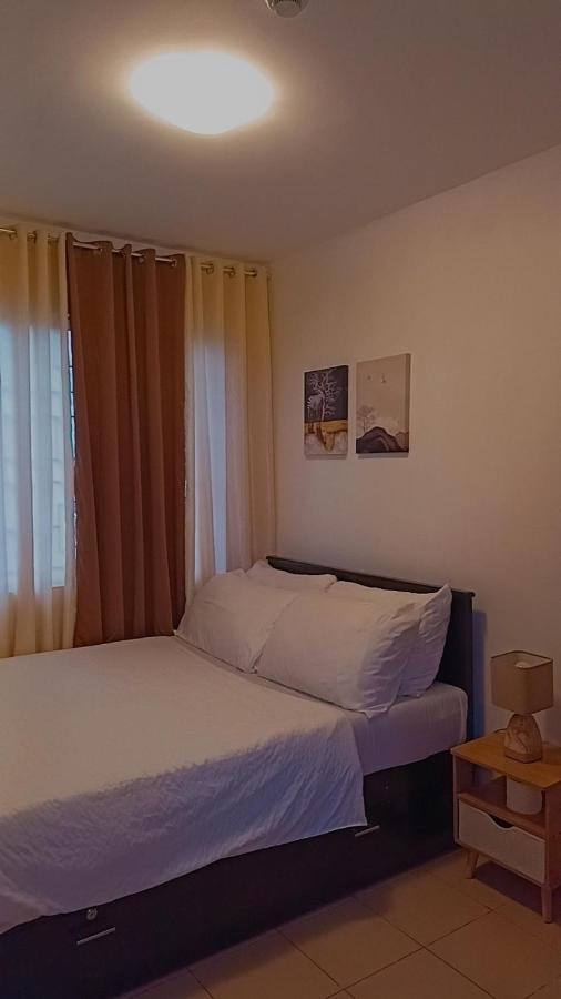 One Spatial Two Bedroom Condominium Unit With Pool And Gym Free Netflix And Wifi อีโลอีโลซิตี้ ภายนอก รูปภาพ