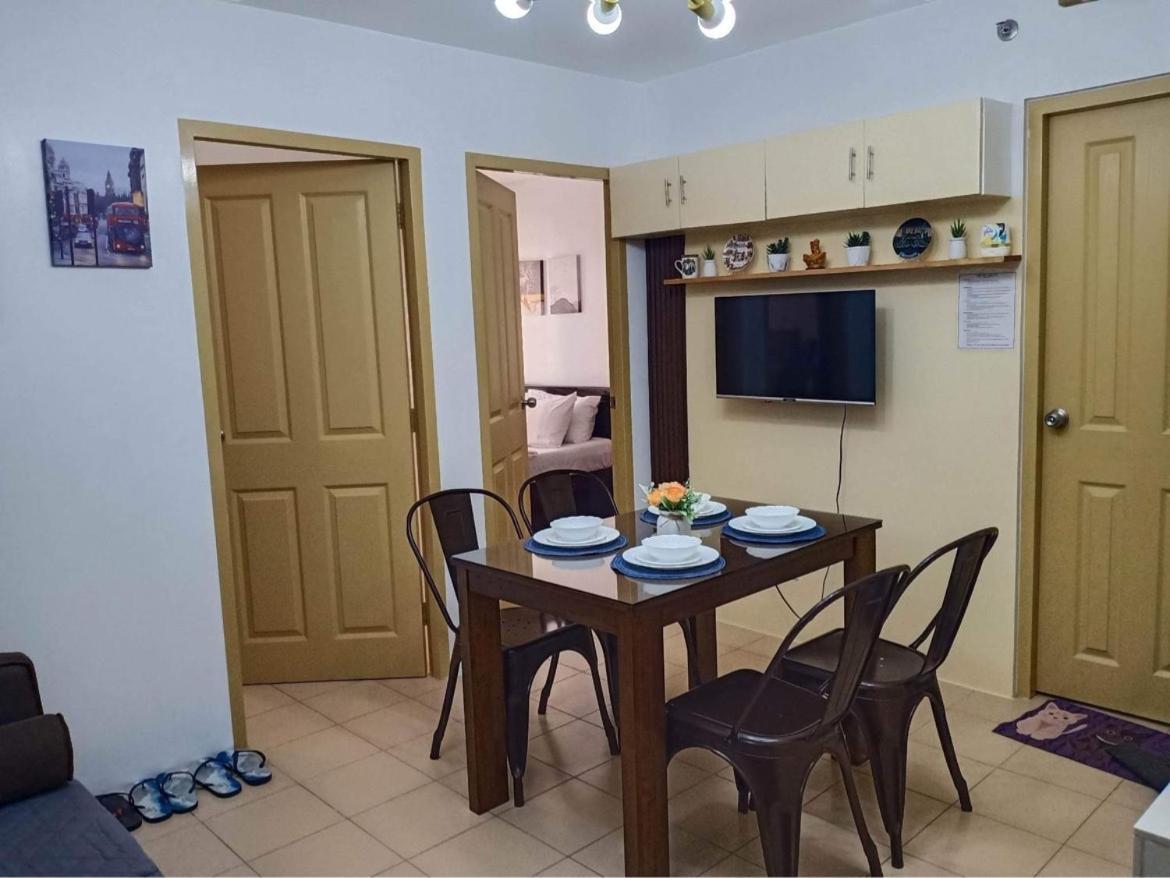 One Spatial Two Bedroom Condominium Unit With Pool And Gym Free Netflix And Wifi อีโลอีโลซิตี้ ภายนอก รูปภาพ